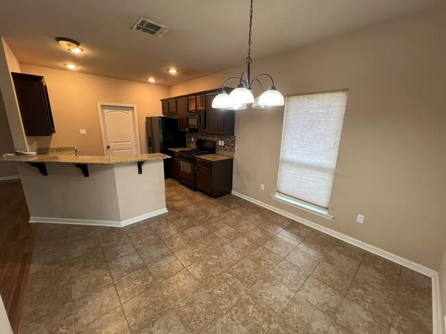 Foto del edificio - 3 bedroom, 2 bathroom home located in Prai...