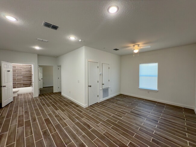 Foto del edificio - 648 Monticello Ct