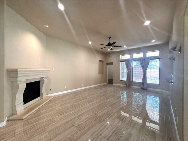 Building Photo - 4211 Mill Oak Dr