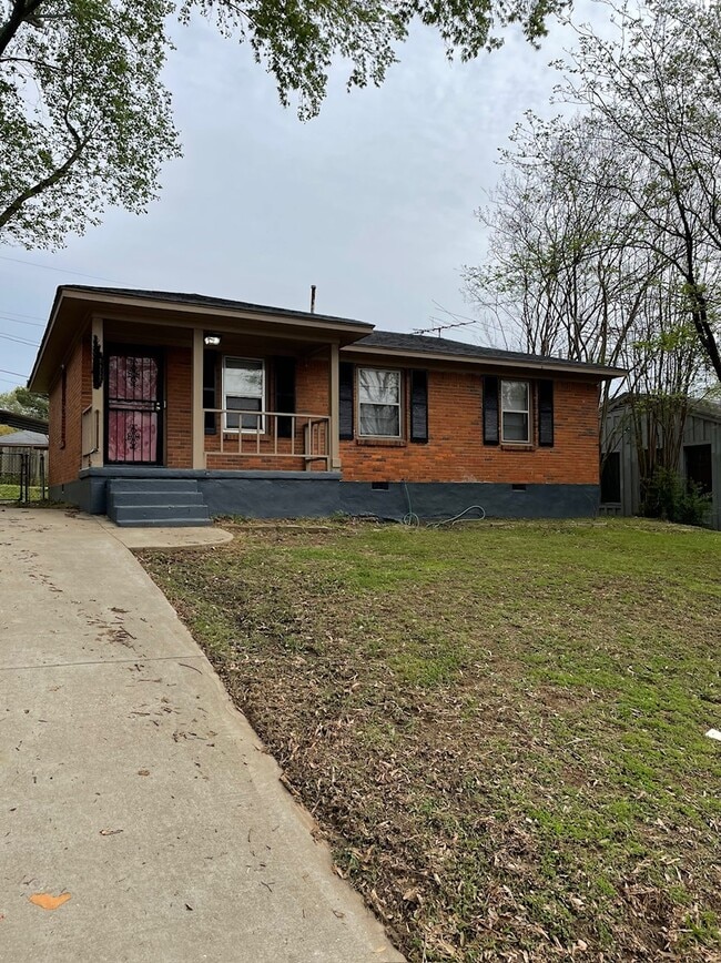 Building Photo - 2196 Cassie Ave