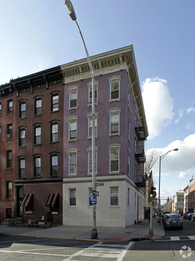Foto principal - 334 Hudson St
