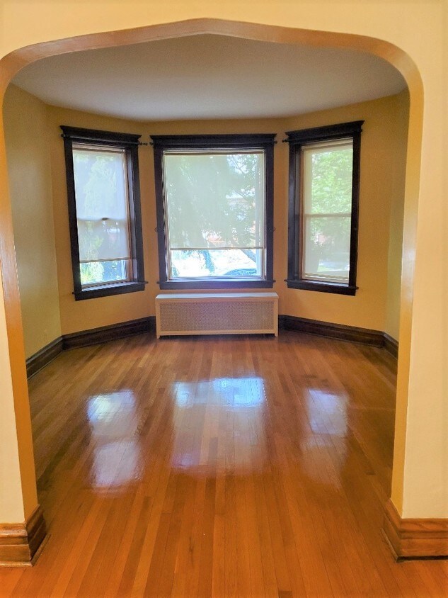 Foto principal - 4723 N Troy St