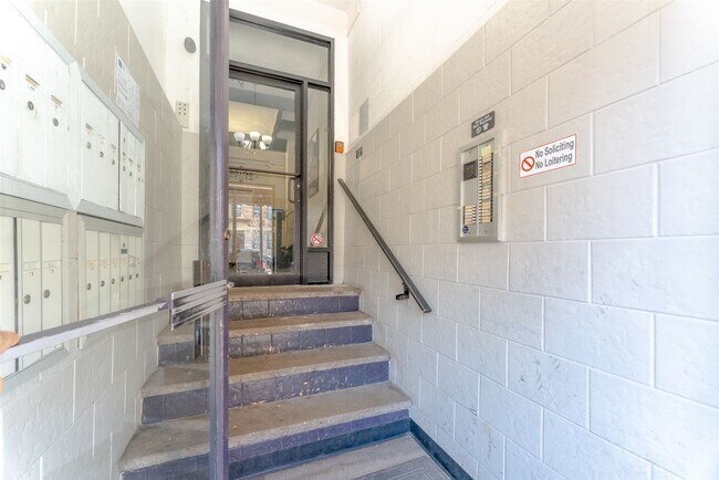 Building Photo - 209 48th St