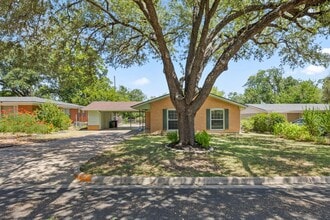 Building Photo - 1702 Ridgemont Dr