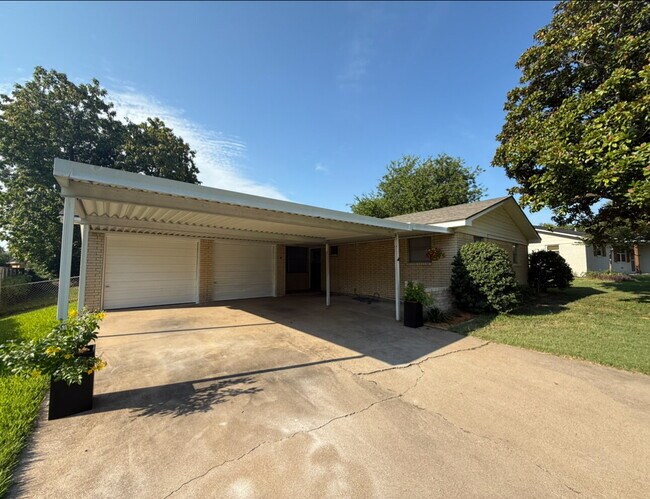 Building Photo - Where Classic Charm Meets Modern Comfort in Midway ISD