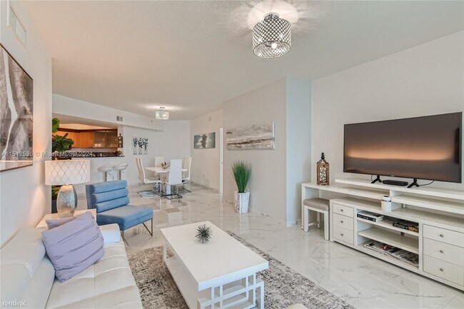 Foto del edificio - 3 br, 2.5 bath House - 16699 Collins Ave A...