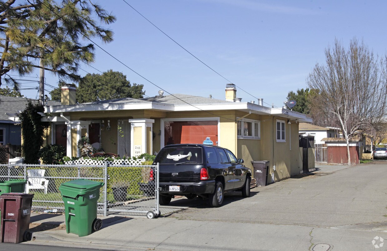Foto del edificio - 246-256 Laurel Ave