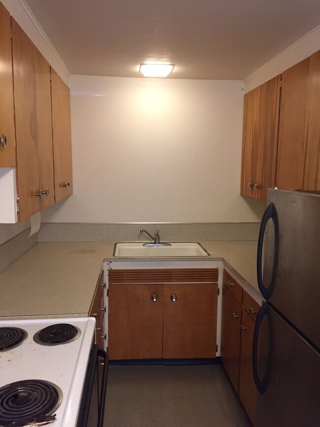 Foto del edificio - 563 Highland Dr
