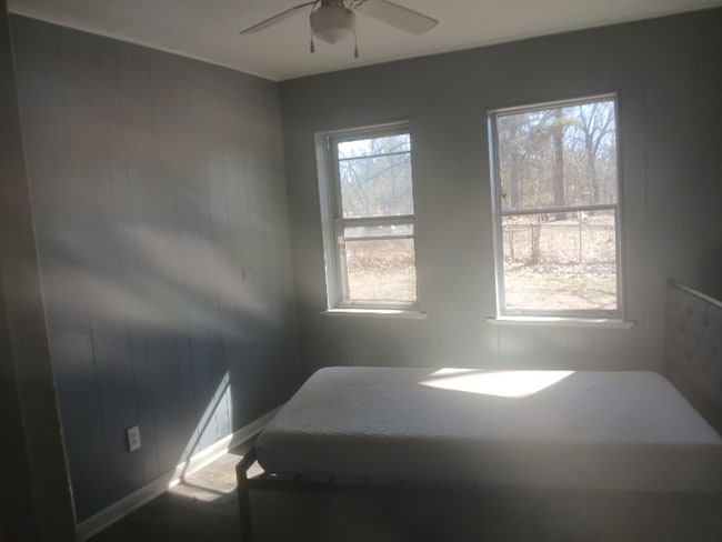 Building Photo - 106 S Davis St