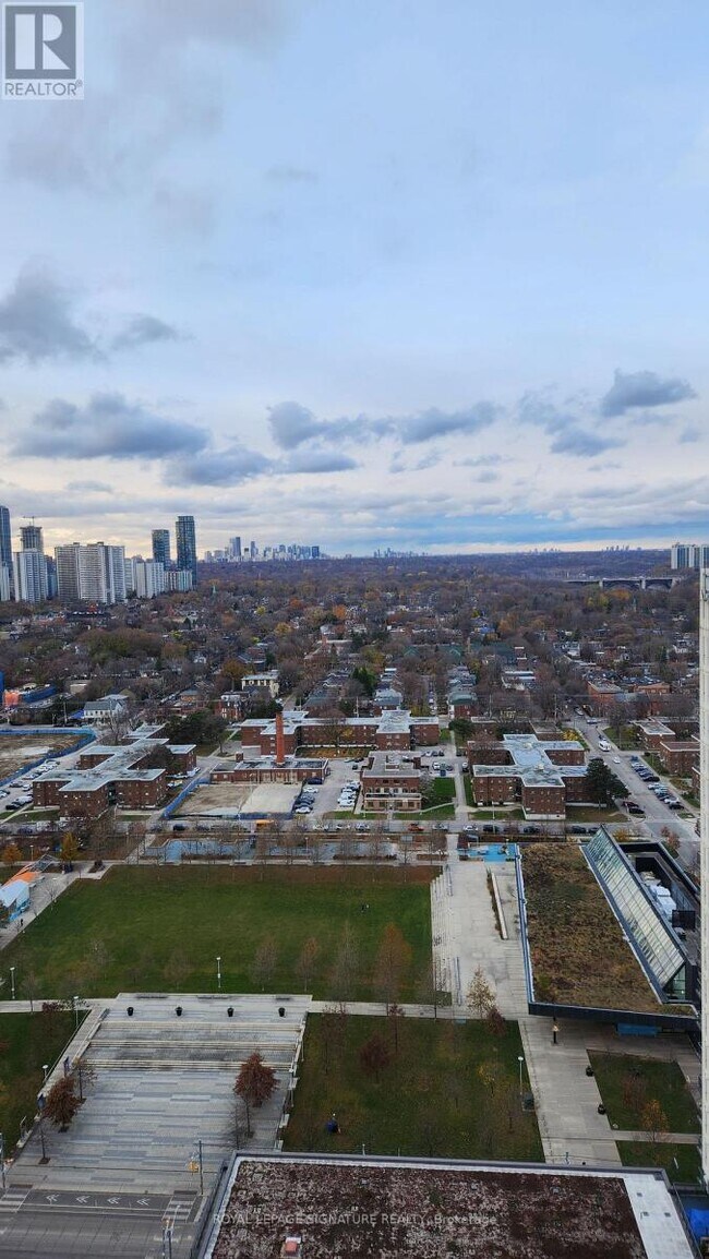 Photo du bâtiment - 55 Regent Park Blvd