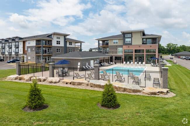Building Photo - The Flats of River Ridge