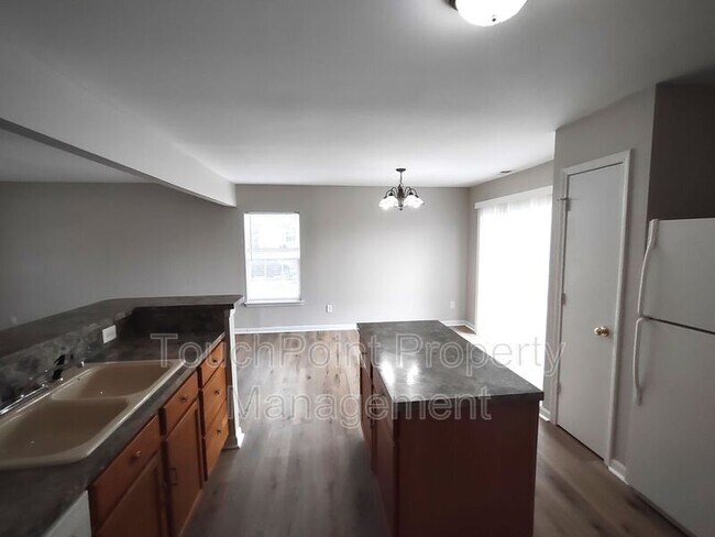 Building Photo - 2111 Pimpernel Rd