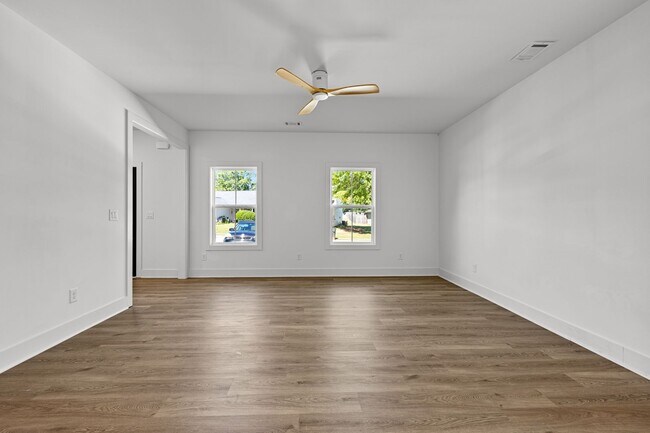 Foto del edificio - 3 Bedroom House Walkable to downtown Zebulon with Lawncare included!