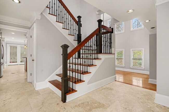 Foto del edificio - 4 Bedroom, 4 Bath in the heart of Emory, CDC corridor