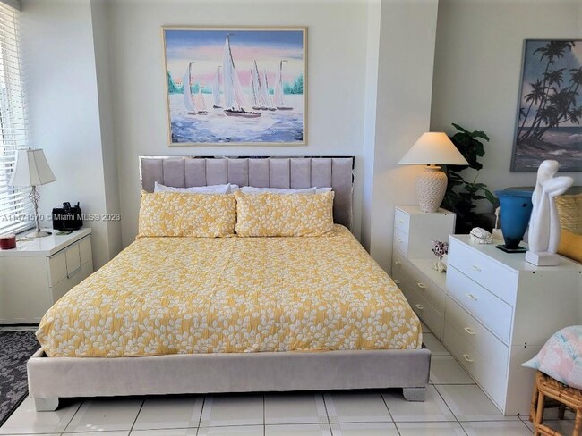 Foto del edificio - 4925 Collins Ave