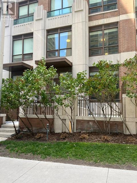 Building Photo - 310 Tweedsmuir Ave