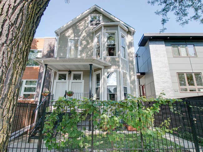 Building Photo - 1645 N Albany Ave