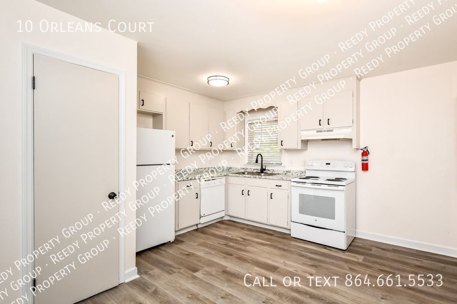 Primary Photo - 2 Bedroom 1 Bath Newly Renovated and minut...
