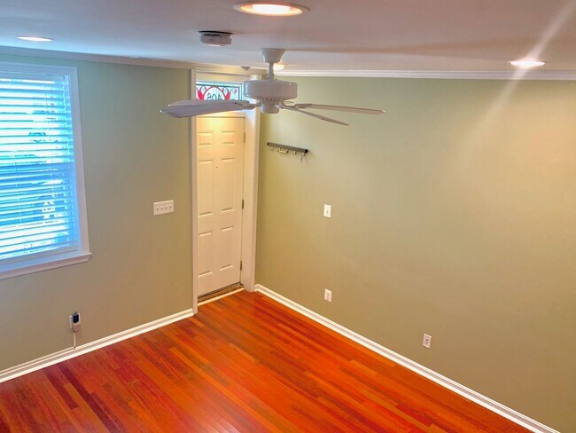 Foto del edificio - Charming 2-Bedroom, 2-Bath Townhome with Historic Character and Private Patio Near Fells Point