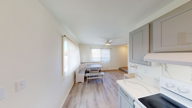 Building Photo - Manoa Valley. 2 Bedrooms, 1.5 Bathrooms, 1...