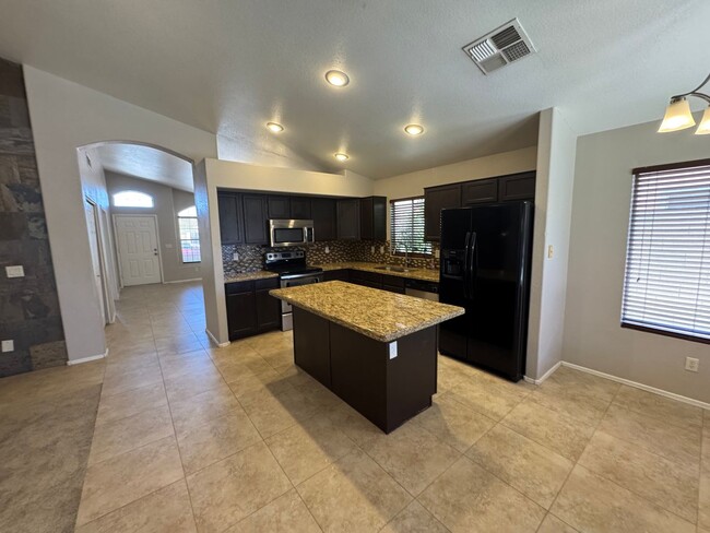 Foto del edificio - Beautiful & Cozy Chandler Home!
