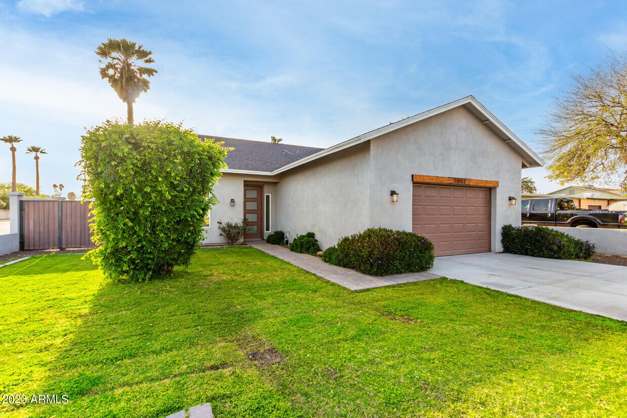 Foto principal - 7002 N 14th Ave