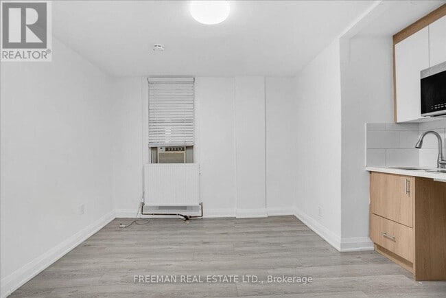 Building Photo - 15 Thorburn Ave