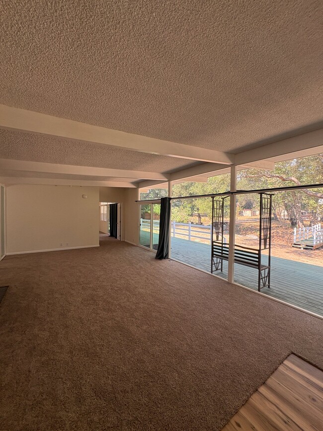 Building Photo - 730 Live Oak Park Rd S