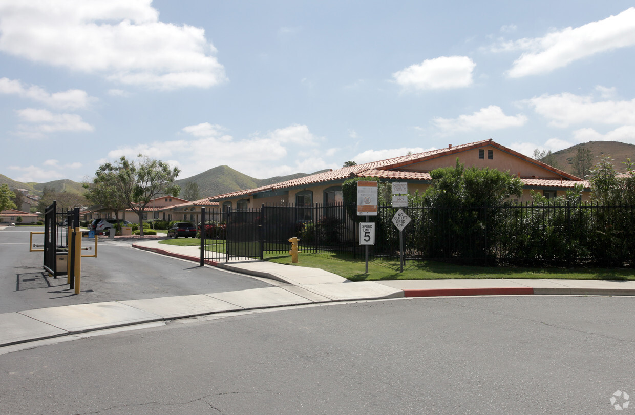 Building Photo - Halter Hillside Apartments