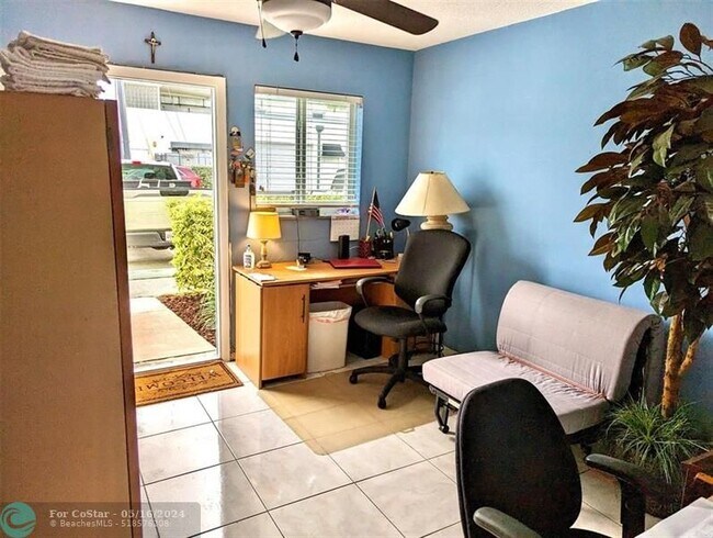 Building Photo - 2100 NE 38th St