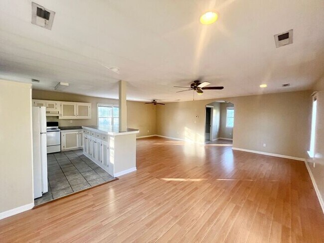 Foto del edificio - Coming Soon! HWY 421 Studio  15 mintues out of Wilmington, peaceful country life