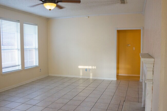 Foto del edificio - 7212 Park Creek Cir W