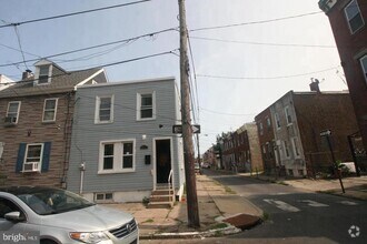 Building Photo - 2111 E Elkhart St