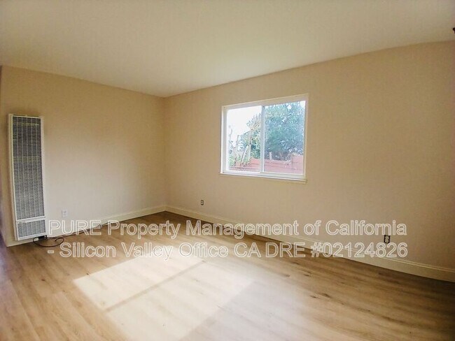 Building Photo - 7555 Sunset Way