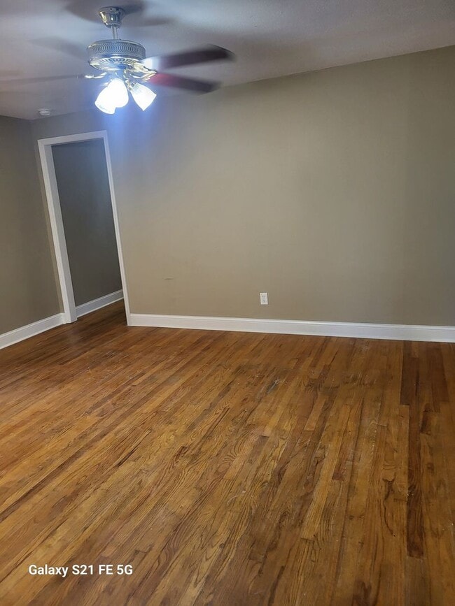 Building Photo - 3 Bedroom, 2 bath house