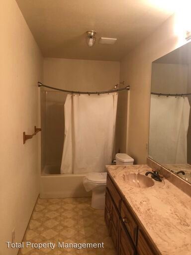 Building Photo - 3 br, 2 bath House - 555 North Ct.