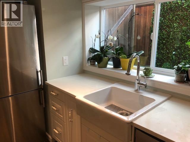 Building Photo - 329 W 23 St