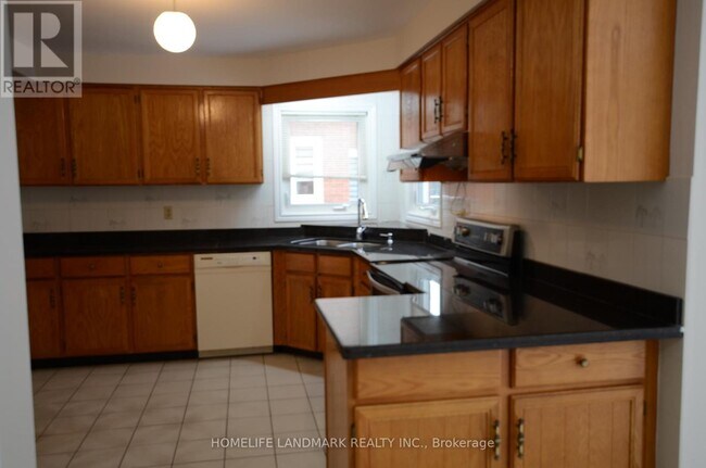 Building Photo - 129 Lyndhurst Dr