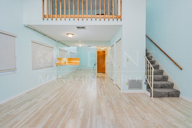 Building Photo - Beachside Townhome in Ormond