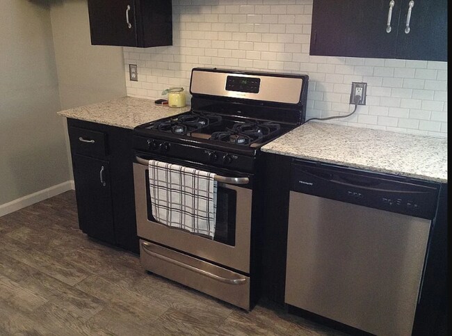 Foto del edificio - 4 Bed | 2 Bath in Midtown!