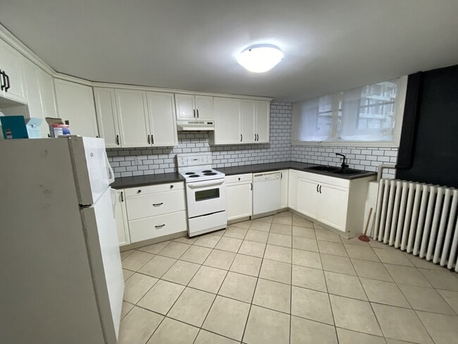 Building Photo - 193 Princess St