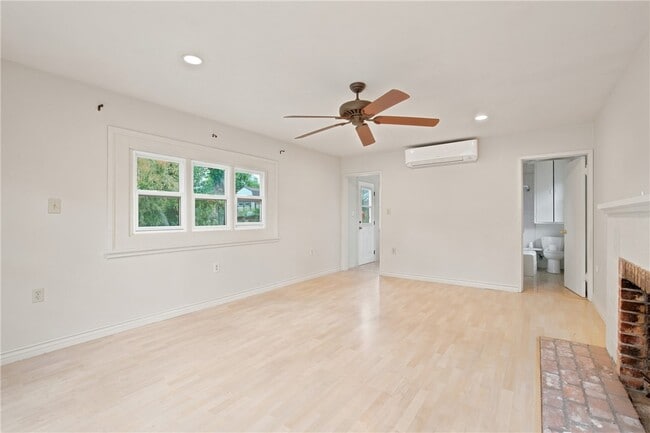 Building Photo - 607 Hacienda Dr