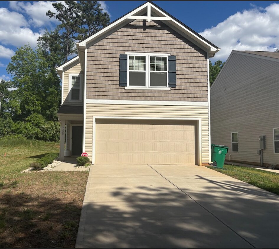 Primary Photo - Pristine, Move In ready home in the Berryh...