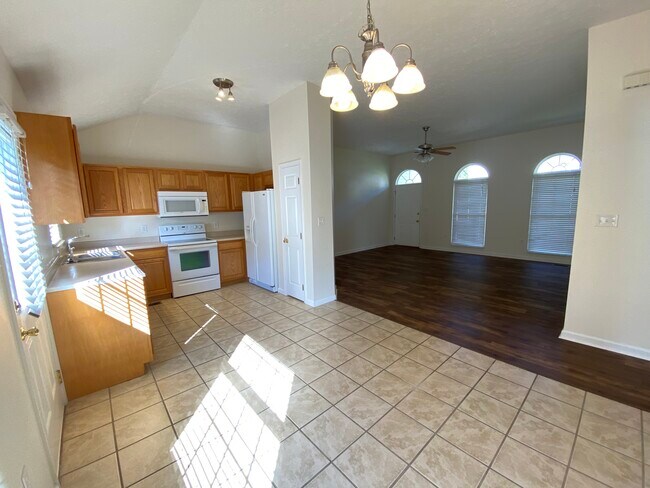 Building Photo - 2 Heatherwood Ln