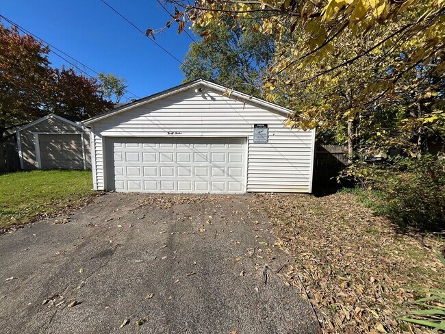 Building Photo - 4012 Old Riverside Dr