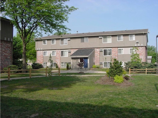 Building Photo - Cedar Crest Apartments