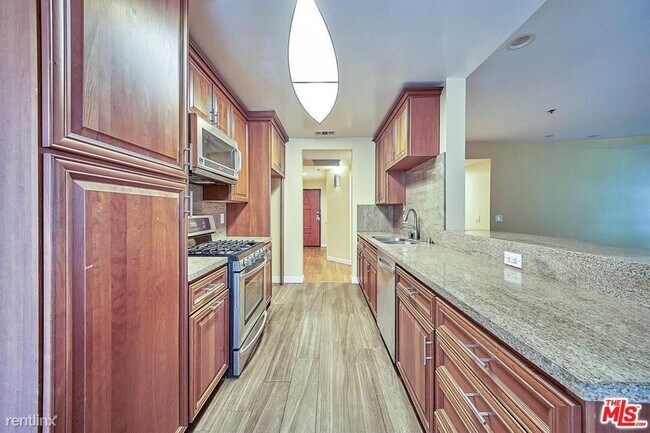 Foto del edificio - 2 br, 2 bath Condo - 326 Westminster Ave A...