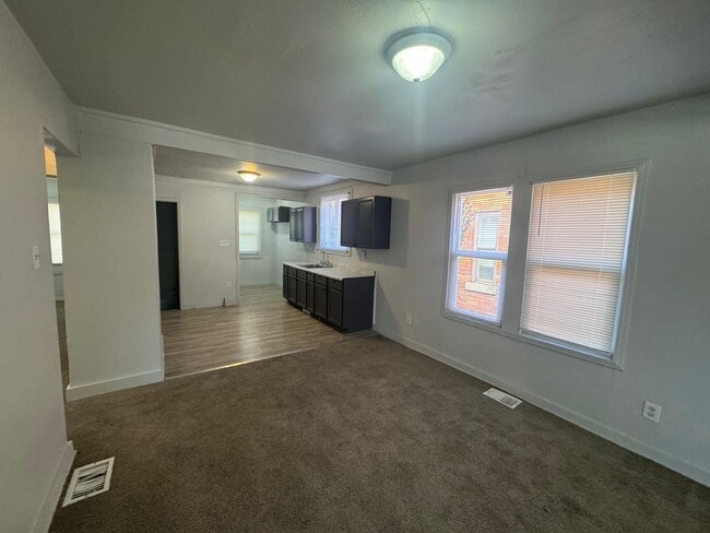 Foto del edificio - 15018 Pinehurst St