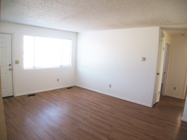 Building Photo - 494 32 Rd