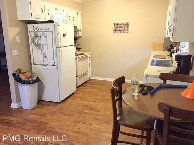 Building Photo - 2 br, 1 bath Room For Rent - 31 Southern Ct